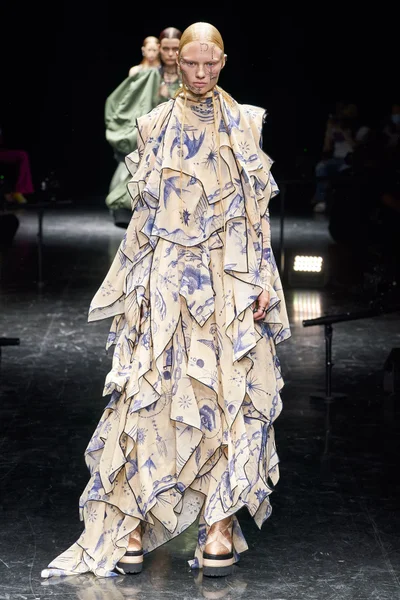 Look 8